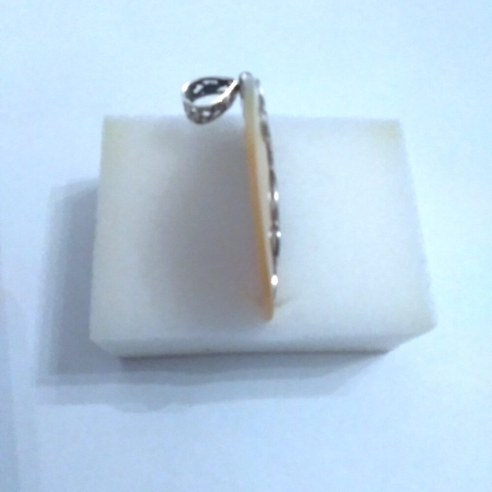 Golden Mother of Pearl Pendant - Picture 8 of 8